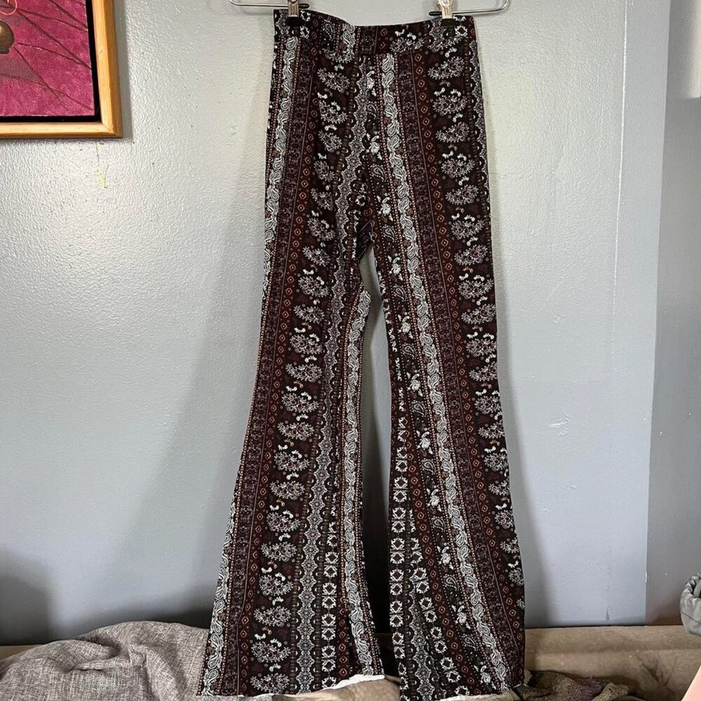 FLOWY FLARED LEGGINGS